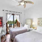 4 Bedroom Helidoni With Private Infinity Pool, Aphrodite Hills Villa *