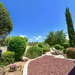 4 Bedroom Helidoni With Private Infinity Pool, Aphrodite Hills Villa Kouklia