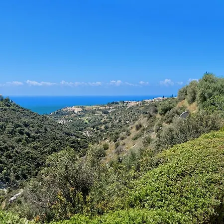4 Bedroom Helidoni With Private Infinity Pool, Aphrodite Hills Villa Kouklia