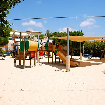 4 Bedroom Helidoni With Private Infinity Pool, Aphrodite Hills Villa *