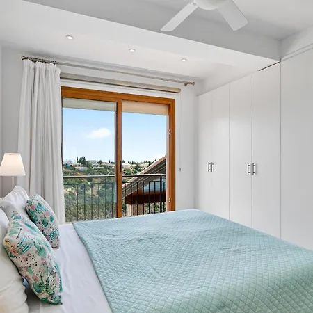 4 Bedroom Helidoni With Private Infinity Pool, Aphrodite Hills Kouklia