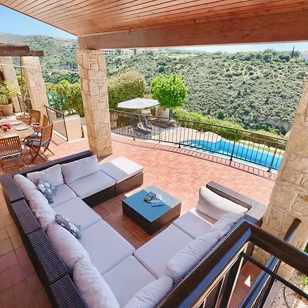 4 Bedroom Helidoni With Private Infinity Pool, Aphrodite Hills Villa *