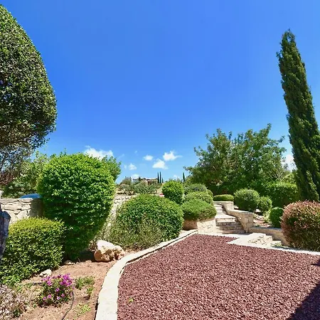 4 Bedroom Helidoni With Private Infinity Pool, Aphrodite Hills Villa Kouklia