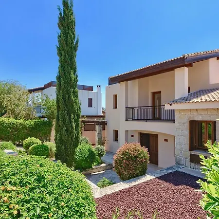 4 Bedroom Helidoni With Private Infinity Pool, Aphrodite Hills Willa