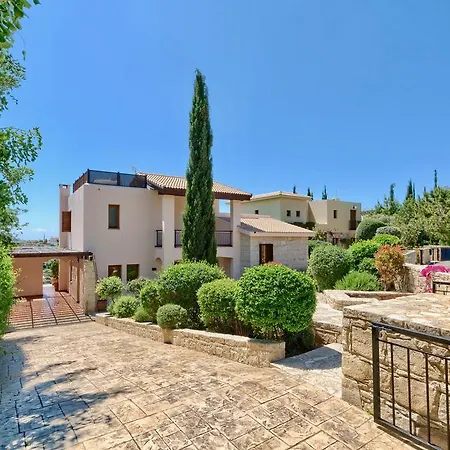 4 Bedroom Helidoni With Private Infinity Pool, Aphrodite Hills Kouklia