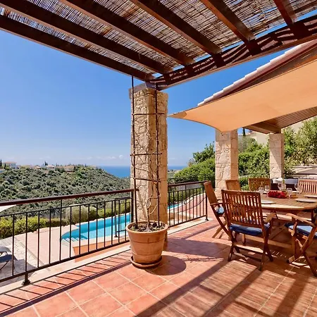 4 Bedroom Helidoni With Private Infinity Pool, Aphrodite Hills Villa *