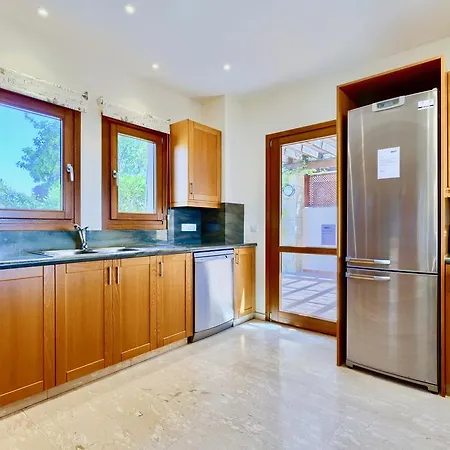 4 Bedroom Helidoni With Private Infinity Pool, Aphrodite Hills Villa