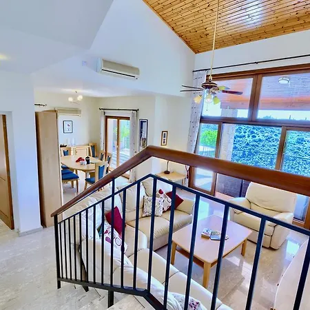 4 Bedroom Helidoni With Private Infinity Pool, Aphrodite Hills Willa