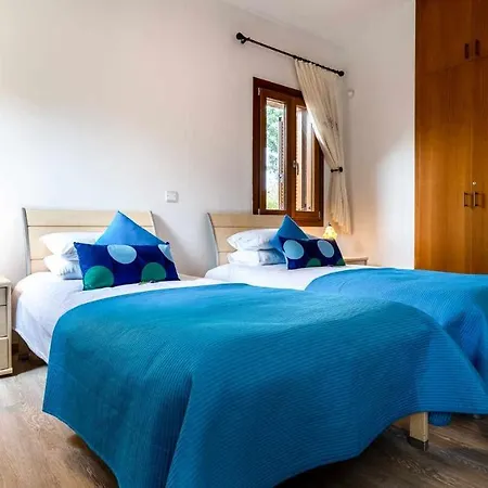 4 Bedroom Helidoni With Private Infinity Pool, Aphrodite Hills * Kouklia