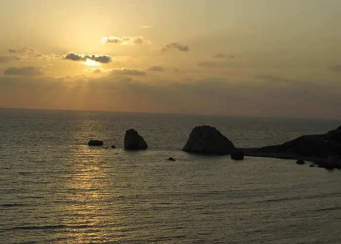 Vila 4 Bedroom Helidoni With Private Infinity Pool, Aphrodite Hills Kouklia