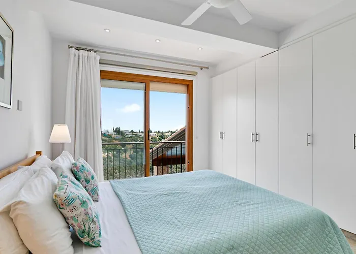 4 Bedroom Helidoni With Private Infinity Pool, Aphrodite Hills Kouklia