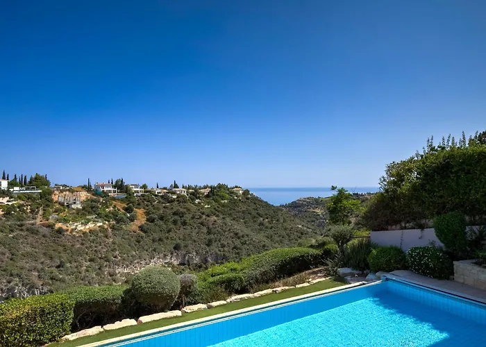 Vila 4 Bedroom Helidoni With Private Infinity Pool, Aphrodite Hills Kouklia