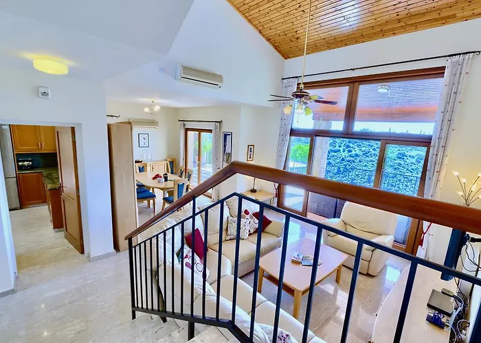 4 Bedroom Helidoni With Private Infinity Pool, Aphrodite Hills Vila